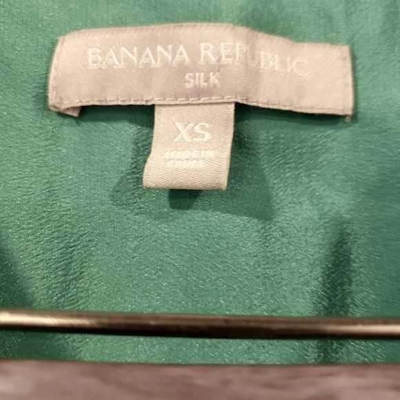 Banana Republic 100% Silk Sleeveless button up XS - Picture 3 of 15